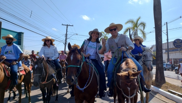 Sem muita empolgação, cavalgada 2023 teve duas novidades: desfile de caminhonetes e um trio elétrico